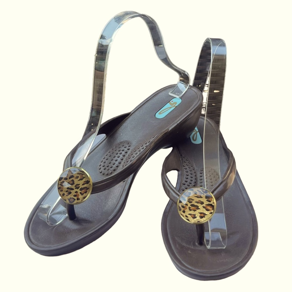 OKA b. Brown thong sandal with leopard print embellishment womens shoes size 7-8
